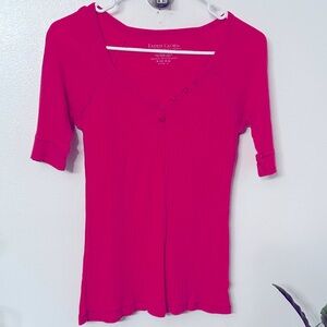 🎁FREE w2+ items bundle. Hot pink top with buttons.
